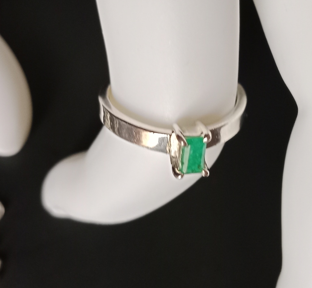 [ED72] ANILLO ESMERALDA NOBLE