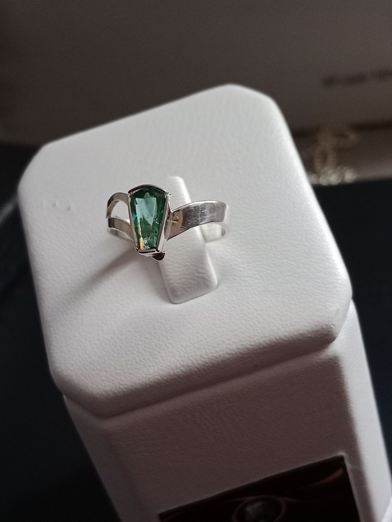[NE74] ANILLO ESMERALDA MUZO